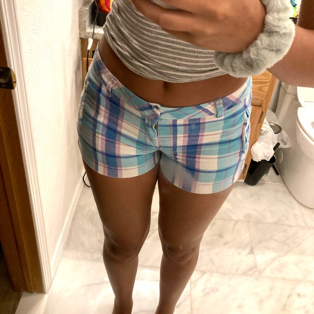 Shorts - Picture 2 of 3